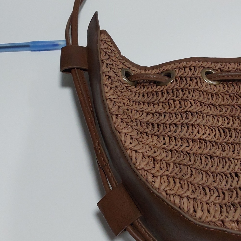 Free People Cabana Raffia Woven Crossbody Bag Adjustable Drawstring Closure NWOT - Picture 8 of 8